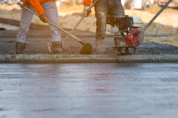 Best Concrete Walkway Installation  in Line Acres, MO